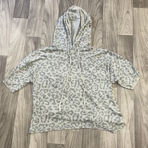 Gray Leopard Print Short Sleeve Hoodie